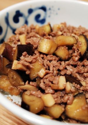 ご飯がすすむ！なすとひき肉の生姜焼き丼-レシピのメイン写真