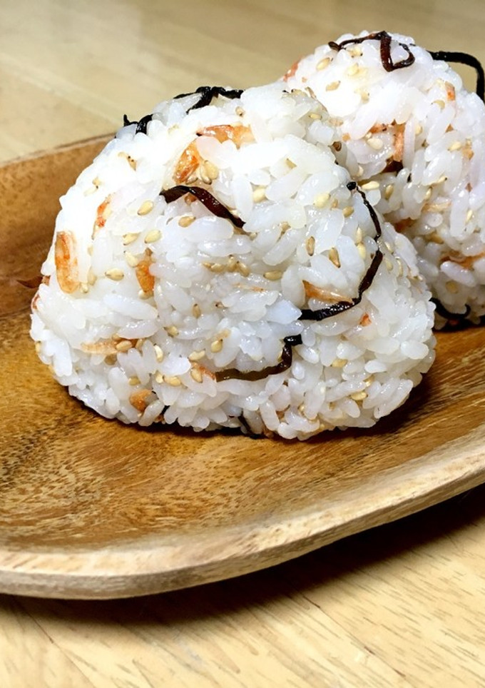 塩昆布と桜エビのおにぎり-レシピのメイン写真