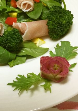 捨てないで！カブの茎で☆赤い薔薇の花-レシピのメイン写真