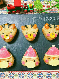 簡単♪三角おにぎりdeサンタ&トナカイ-レシピのメイン写真