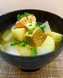秋先取り！鮭と野菜の濃く旨味噌汁♪