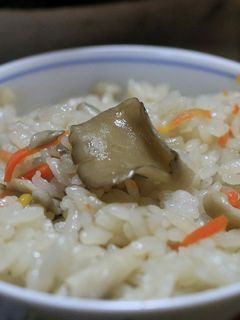 土鍋で炊く舞茸と人参の炊き込みご飯-レシピのメイン写真