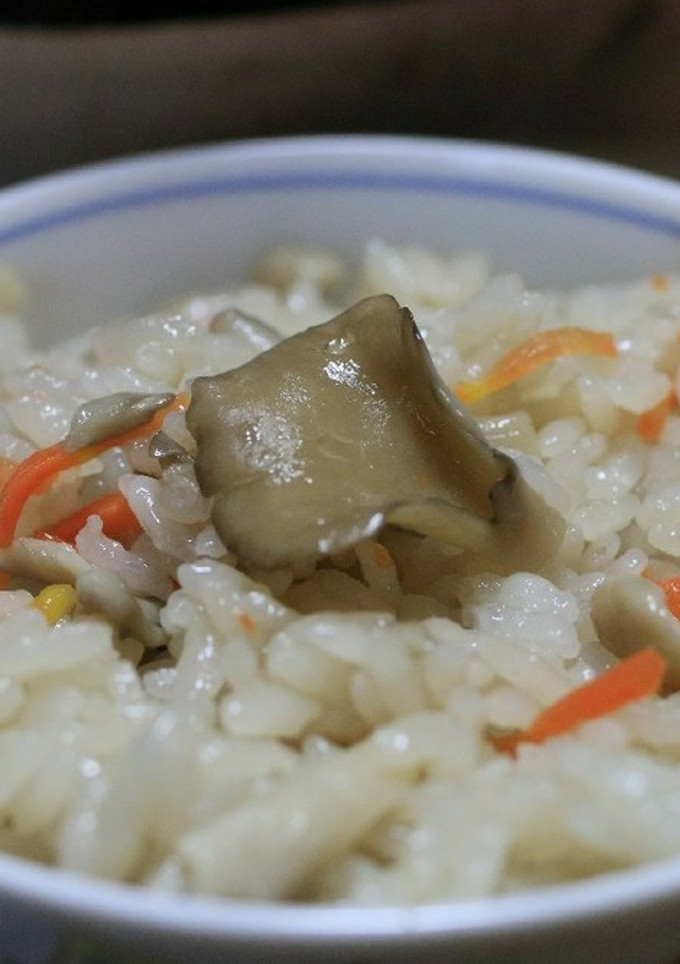 土鍋で炊く舞茸と人参の炊き込みご飯-レシピのメイン写真