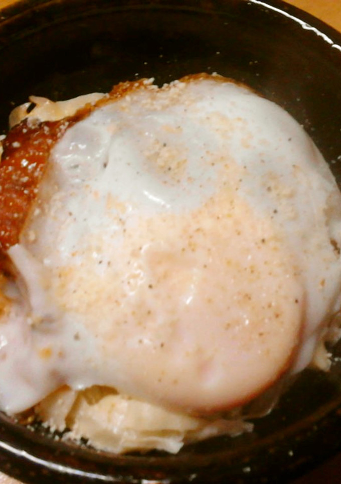 レトルトハンバーグと半熟目玉焼きの丼-レシピのメイン写真