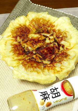 簡単！胡麻餃子☆胡麻ドレでたれ不要-レシピのメイン写真