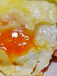 旨❤トマトと半熟目玉焼きのマヨチーズ焼き-レシピのメイン写真