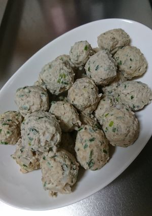 お鍋に☺️蓮根入り☺️鶏団子☺️-レシピのメイン写真