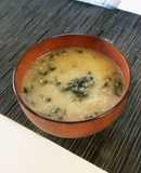 すりおろしレンコンと海苔の味噌汁