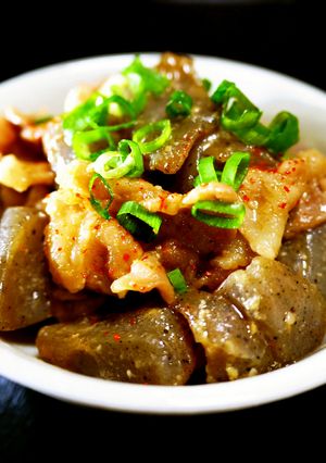こってり旨々！豚ばらこんにゃく味噌煮込み-レシピのメイン写真