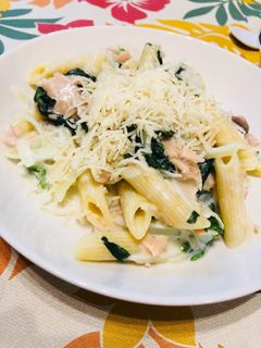 レンチン鮭とほうれん草のクリームペンネ-レシピのメイン写真