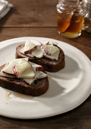 りんごとブルーチーズのオープンサンド-レシピのメイン写真