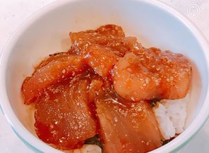 ゴマ卵しょう油に漬けた、マグロの漬け丼！-レシピのメイン写真