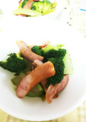 ブロッコリーとウインナーの蒸し焼き-レシピのメイン写真