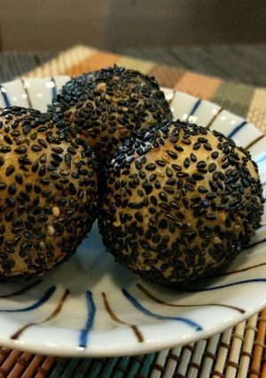 ごま団子(芝麻球)♡黒ごま♪-レシピのメイン写真