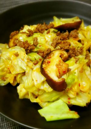 ひき肉とキャベツのピリ辛チーズ炒め-レシピのメイン写真