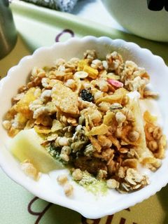 朝食りんごヨーグルトonシリアル-レシピのメイン写真