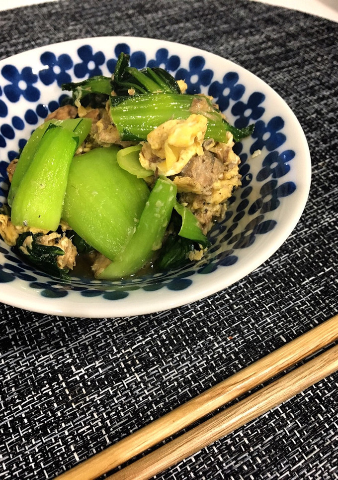 ご飯がすすむ！青梗菜と鯖缶の卵とじ炒め-レシピのメイン写真