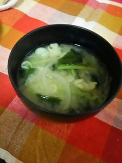 大根の茎と玉ねぎの味噌汁-レシピのメイン写真