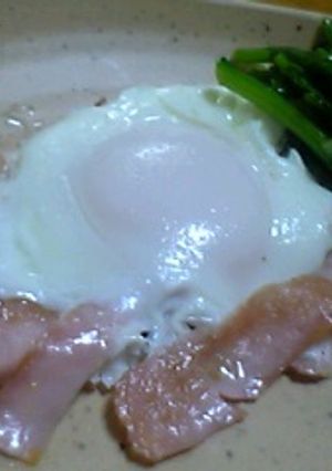 お魚ソーセージでベーコンエッグ風-レシピのメイン写真