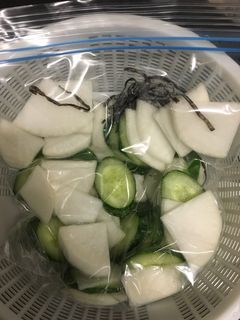塩昆布で浅漬け風-レシピのメイン写真