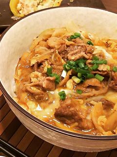 牛丼より美味!焼肉のタレで牛卵とじ焼肉丼-レシピのメイン写真
