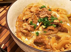 牛丼より美味！焼肉のタレで牛卵とじ焼肉丼-レシピのメイン写真