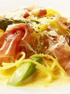 アスパラと生ハムカルボナーラ生スパゲティ-レシピのメイン写真