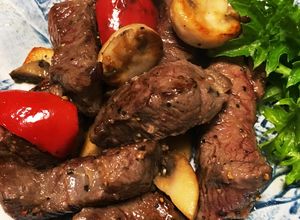 煮込み用牛角切り肉で一口ステーキ塩麹入り-レシピのメイン写真
