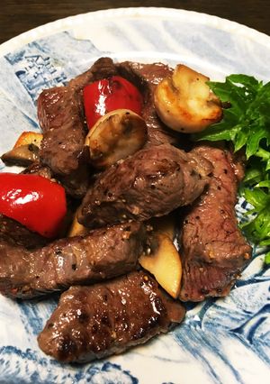 煮込み用牛角切り肉で一口ステーキ塩麹入り-レシピのメイン写真