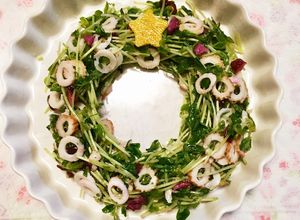 ママ喜ぶ！カンタン豆苗deリースサラダ-レシピのメイン写真