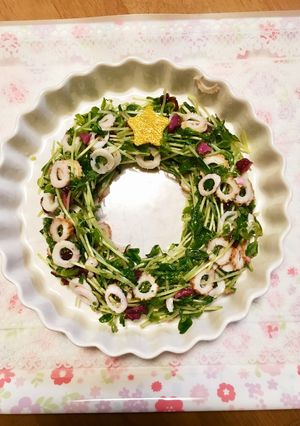 ママ喜ぶ！カンタン豆苗deリースサラダ-レシピのメイン写真