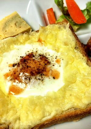 目玉焼きチーズトースト-レシピのメイン写真