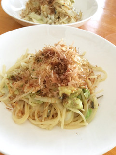 アボカド煮干し燻製イカのおかか和風パスタ-レシピのメイン写真