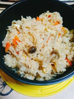 STAUBで炊き込みごはん-レシピのメイン写真