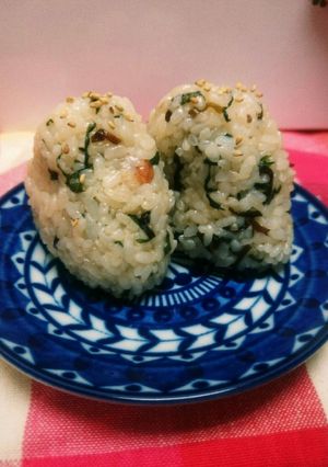 大葉と梅干しと塩昆布のおにぎり-レシピのメイン写真