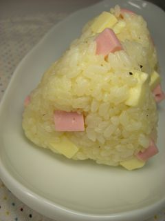 おさかなソーセージとチーズマヨのおにぎり-レシピのメイン写真