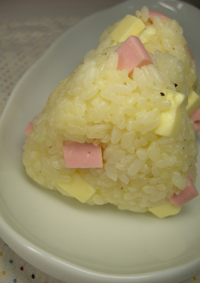 おさかなソーセージとチーズマヨのおにぎり-レシピのメイン写真