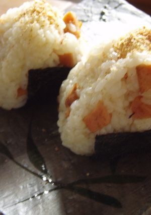 お魚ソーセージでカレー風味おにぎり＾＾-レシピのメイン写真