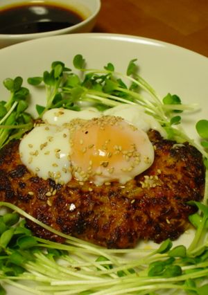 ◎温玉のせ♪キムチと豚の粗挽きハンバーグ-レシピのメイン写真