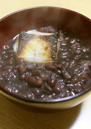 黒豆煮汁リメイク♪小豆の黒ぜんざい-レシピのメイン写真