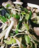 副菜 しめじとわかめの洋風カレー炒め