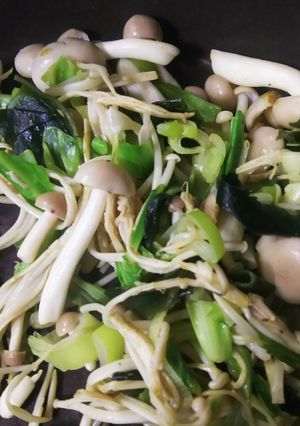 副菜 しめじとわかめの洋風カレー炒め-レシピのメイン写真