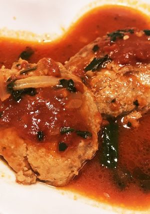 カゴメ基本のトマトソースで煮込ハンバーグ-レシピのメイン写真