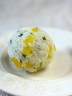 沢庵とひろし(青菜のふりかけ)のおにぎり-レシピのメイン写真