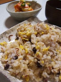 お赤飯でチャーハン-レシピのメイン写真