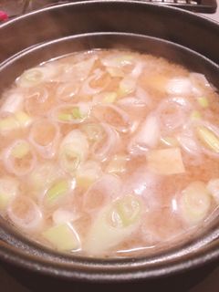 シンプルにお豆腐少し味噌きかせて味噌汁-レシピのメイン写真