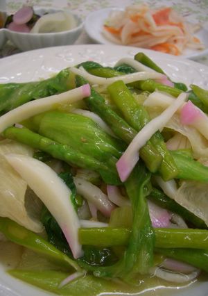 レタスとアスパラのかまぼこ中華風炒め-レシピのメイン写真