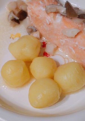 離乳食後期～レンジで簡単じゃがバタボール-レシピのメイン写真