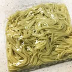 รูปของ 簡単！そばめし（焼きそば）の麺の切り方♪