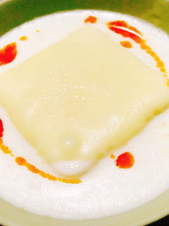 とろとろ♡ピリ辛チーズ湯豆腐-レシピのメイン写真